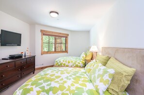 3 soverom, strykejern/-brett, wi-fi (inkludert) og sengetøy