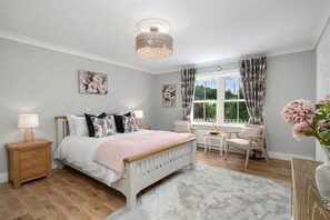 10 soverom, strykejern/-brett, wi-fi og sengetøy