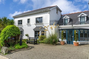 Luokittelematon kuva, 4 kautta 78, painike