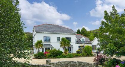 Property 490 - Clifden - sleeps 25 guests in 10 bedrooms
