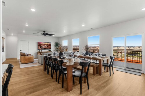 [The Grandview] Pool, Pickleball, Hot Tub, Views