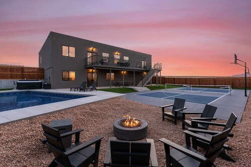 [The Grandview] Pool, Pickleball, Hot Tub, Views