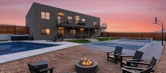 [The Grandview] Pool, Pickleball, Hot Tub, Views