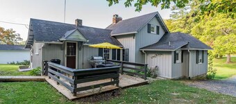 Charming 3-bedroom cottage with WiFi and AC in Hot Springs