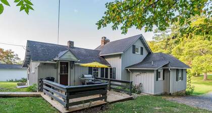 Charming 3-bedroom cottage with WiFi and AC in Hot Springs