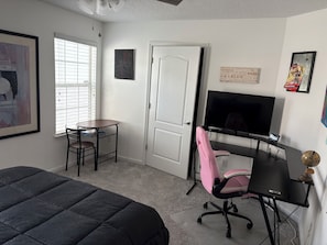 2 chambres, fer et planche à repasser, Wi-Fi, draps fournis