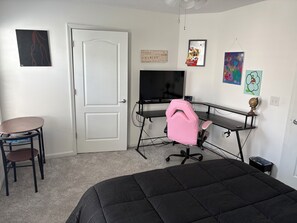 2 chambres, fer et planche à repasser, Wi-Fi, draps fournis