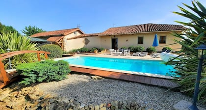Country cottage, swimming pool, air conditioning