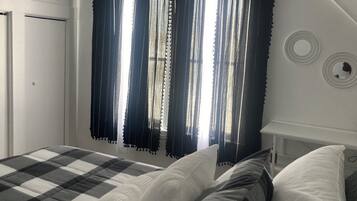 3 bedrooms, desk, iron/ironing board, free WiFi