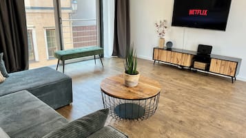 Älytelevisio, DVD-soitin, kirjoja