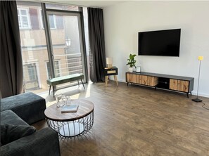 Smart-TV, DVD-Player, Bücher