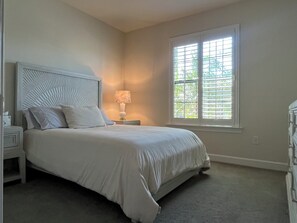 3 habitaciones, tabla de planchar con plancha, wifi y ropa de cama