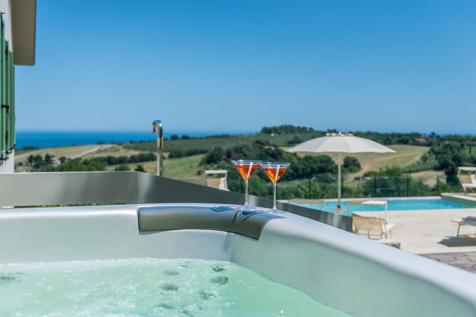 Tina de hidromasaje al aire libre