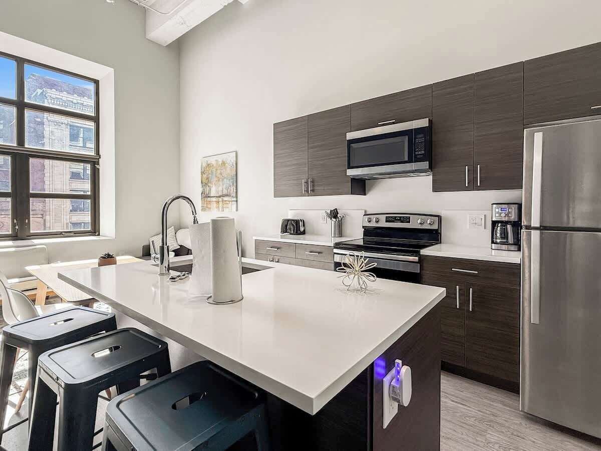 Fridge, microwave, oven, stovetop