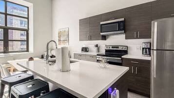 Fridge, microwave, oven, stovetop