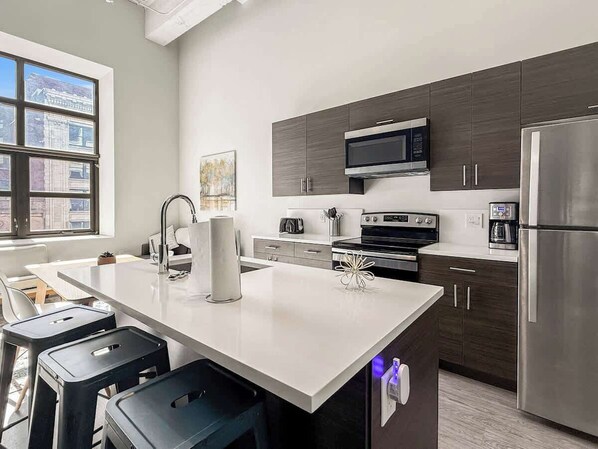 Fridge, microwave, oven, stovetop