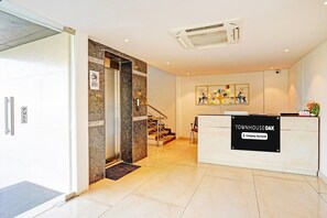 Hus | Reception
