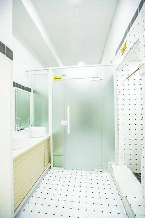 Asrama Umum | Kamar mandi