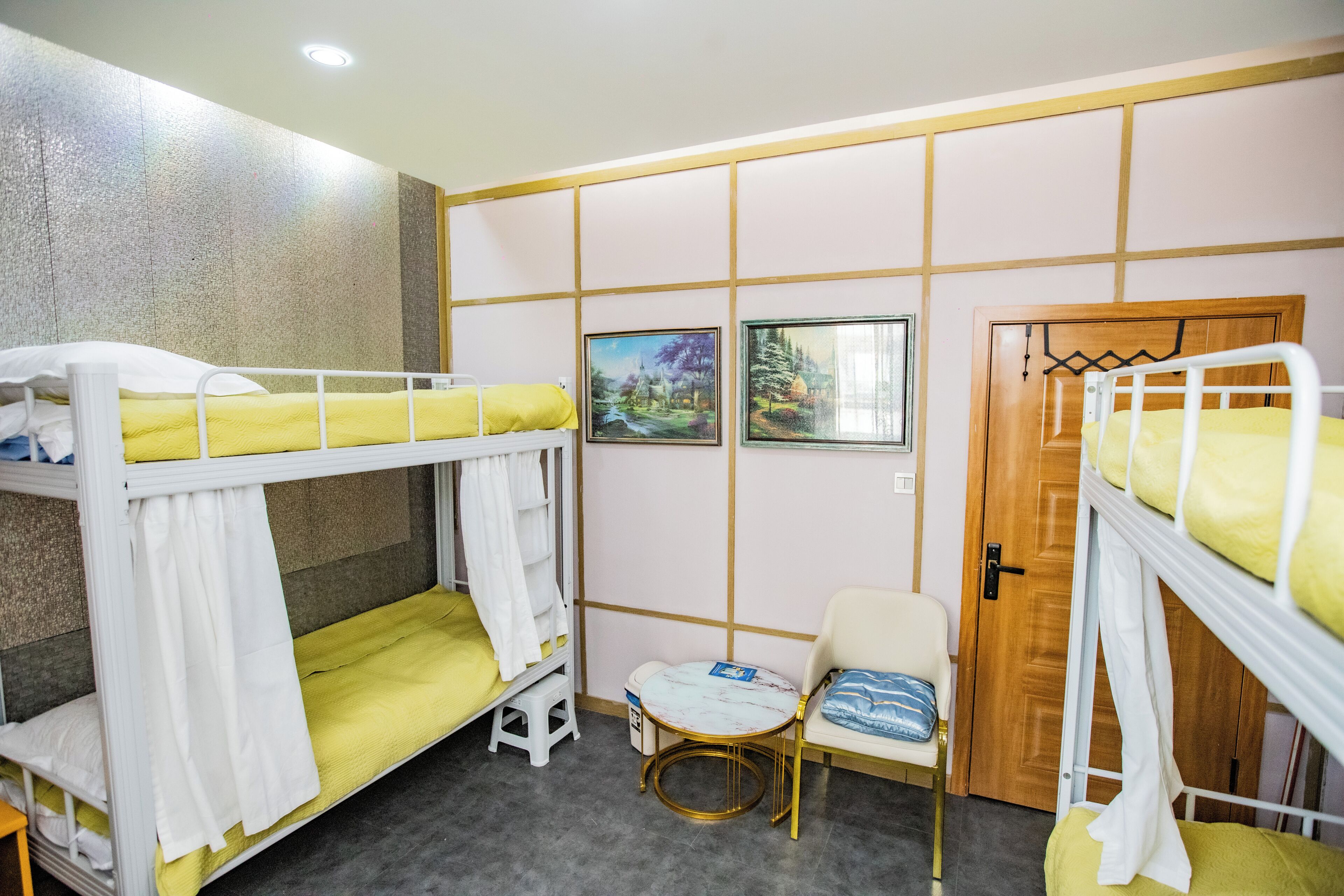 Deluxe Quadruple Room | In-room safe