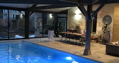 Charming gîte Indoor pool Medieval town