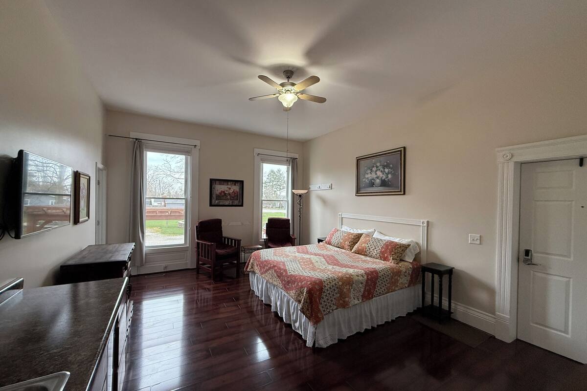 Suite #3 | Hypo-allergenic bedding available, iron/ironing board, WiFi (free)