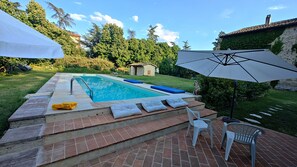 Piscina all'aperto, una piscina riscaldata