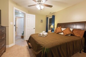 3 bedrooms, desk, iron/ironing board, free WiFi