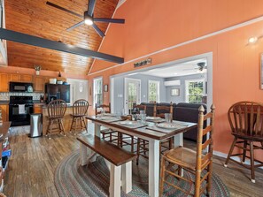 Dining - Thistle Brae - near Lakeshore Marina (Houston)