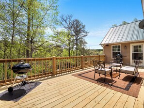 Outdoor dining - Thistle Brae - near Lakeshore Marina (Houston)