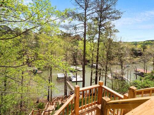 Thistle Brae - Dock Toys galore! And Pet-Friendly!