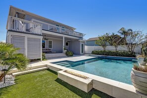 A heated pool - Amelia Island 3 BR Poolside Getaway (Fernandina Beach)