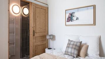 3 habitaciones y ropa de cama