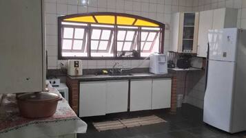 Frigorífic, microones, forn i placa de cuina