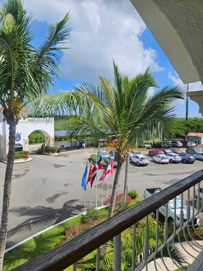 Property grounds - Cozy Beach Studion in Cadaques Caribe (San Rafael de Yuma)