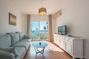 Living area - Cozy & Comfy Seaside Retreat in Estepona (Estepona)