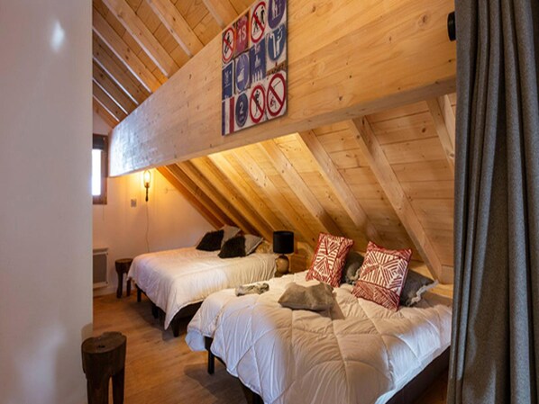 3 bedrooms, bed sheets