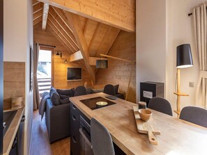 Apartment | Dining - Apartment in Vaujany Near Alpe D'huez (Vaujany)
