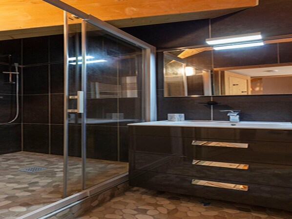 Apartment | Bathroom