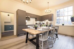 Maison, plusieurs chambres | Cuisine privée