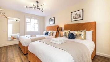 House, Multiple Bedrooms | 8 bedrooms, iron/ironing board, free WiFi