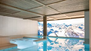 A spa area with a large indoor pool and a view of snow-capped mountains. - Apartment in Aime-la-plagne Near Fornelet Lift (Aime-la-Plagne)