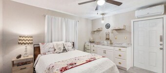 Luxurious studio with WiFi and AC in wonderful Winter Haven