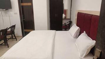 Standard Double Room | Desk, free WiFi