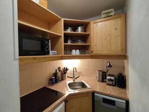 Mikrobølgeovn, oppvaskmaskin, kaffetrakter/tekoker og brødrister