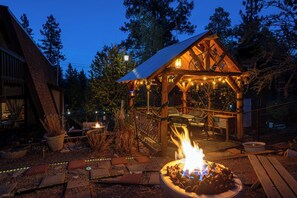 Outdoor dining - Secluded Cabin w/ Spa & Games! (Big Bear)