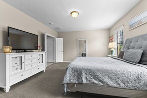 6 bedrooms, iron/ironing board, WiFi, bed sheets - Spacious 6BR Villa w/ Pool, Game Room & Loft – 15 Mins to Disney (Davenport)