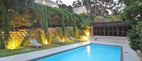 5 outdoor pools, open 7:00 AM to 9:00 PM, pool umbrellas, pool loungers