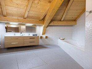 Apartment | Badezimmer