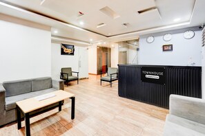 Hus | Reception