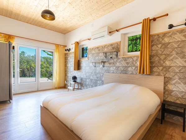 6 bedrooms, iron/ironing board, travel crib, WiFi